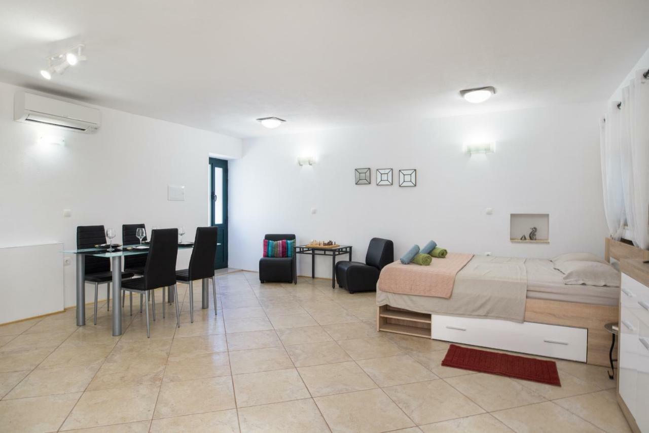 Ana Apartments บลัตเซ ภายนอก รูปภาพ