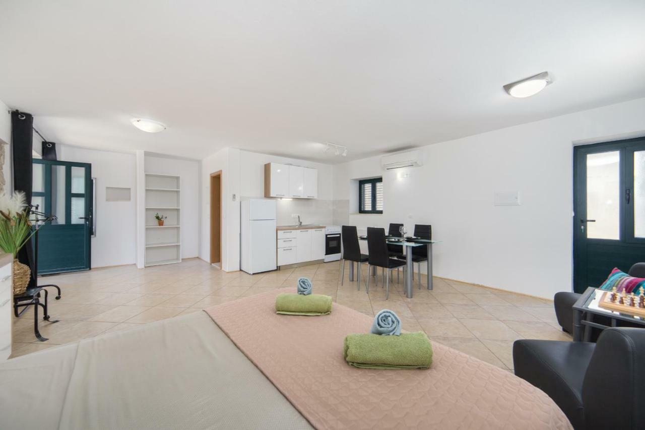 Ana Apartments บลัตเซ ภายนอก รูปภาพ